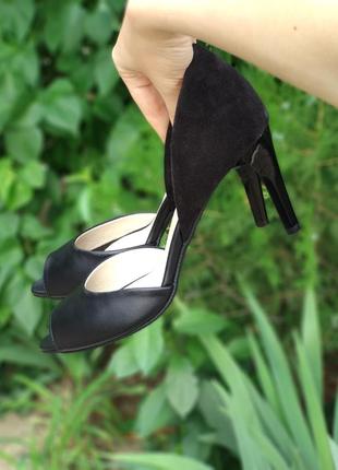 Босоножки из натуральной кожи на  среднем каблуке шпилька