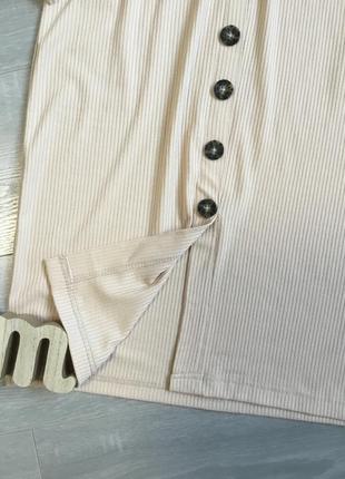 Стильне трикотажне затишне плаття в рубчик із декоративними ґудзиками3 фото
