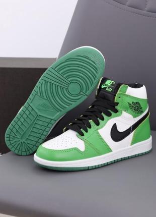 Кроссовки nike air jordan 1 retro white black green