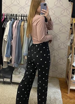 Тонкие брюки в горох из вискозы