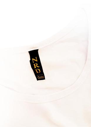 Белая удлинённая футболка увеличеных размеров4 фото
