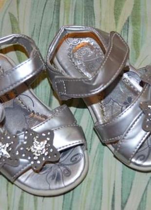 Красивые босоножки