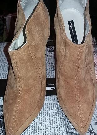 Замшевые ботильоны