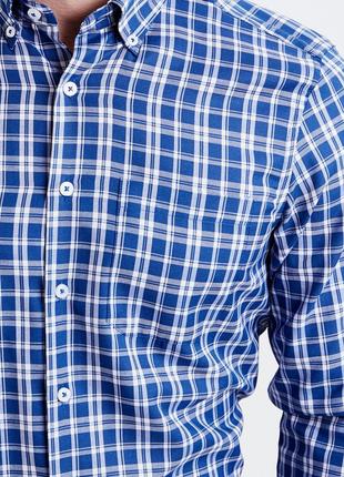 Мужская рубашка синяя lc waikiki в белую клетку с карманом на груди3 фото