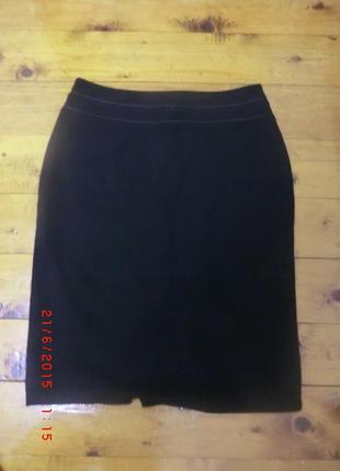 Офісна чорна класична спідниця міді