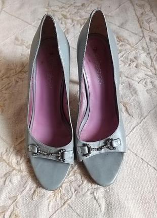 Открытые туфли