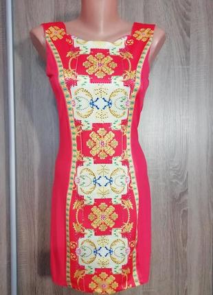 Сукня з цікавим принтом