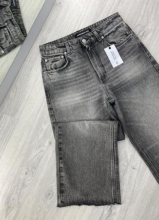 Крутые джинсы клёш с необработанным низом