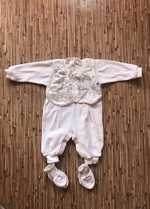 Нарядный костюм на выписку и крещение