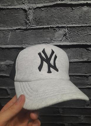 Кепка new yorker