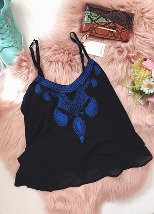 Чорний топ блуза на бретельках з вишивкою в українському стилі