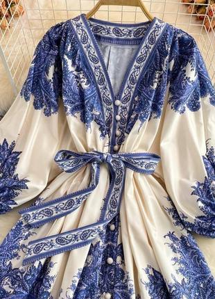 Ніжна нарядна сукня з орнаментом