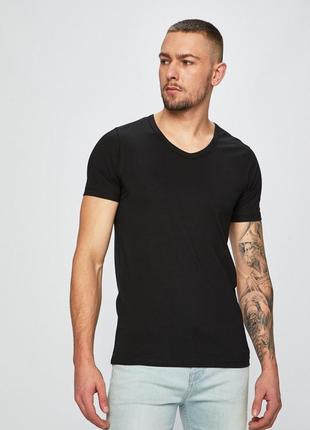 Чорна базова футболка jack&amp;jones essential v-neck t-shirt