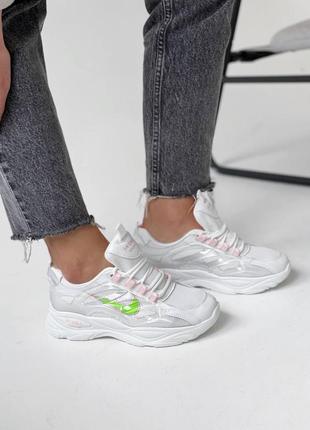 Белые кроссовки из обувного текстиля со вставками сетки, эко-кожи и силикона10 фото