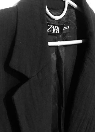 Хіт сезону чорний піджак у чоловічому стилі з розширеною лінією плеча вільного крою від zara.6 фото