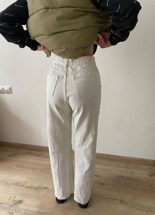 Базовые, бежевые (блище к белому) джинсы2 фото