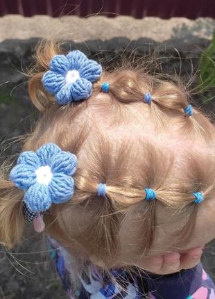 Резиночки заколки объемные вязаные цветочки цветы бантики лен много цветов