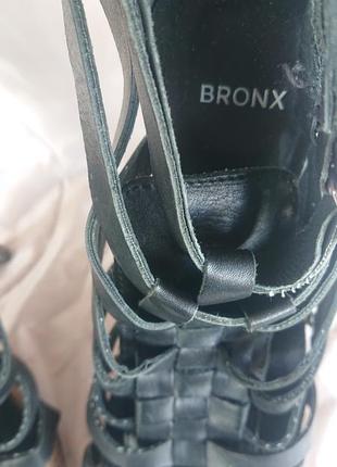 Брендовые кожаные босоніжки на каблуке bronx5 фото