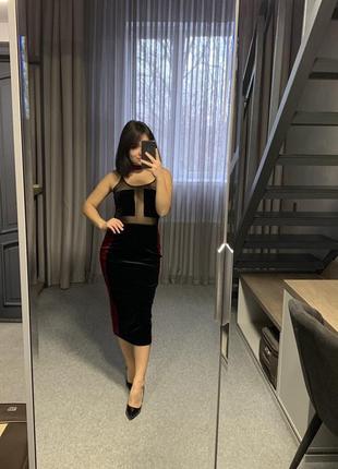 Дуже стильне оксамитове плаття