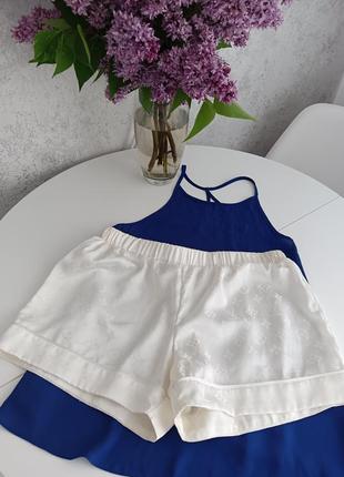 Шикарные атласные шортики lv