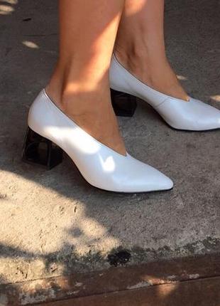 Туфли лодочки с острым носком, из натуральной кожи