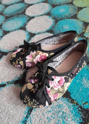 Туфлі. мокасіни