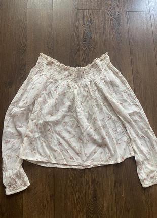 Блуза с открытыми плечами