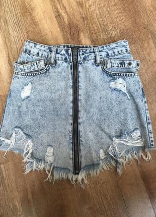 Стильная джинсовая юбка с замочком спереди