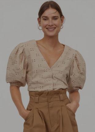 Блуза с прошивкой из натуральной ткани с объемными рукавами