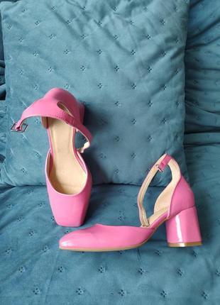 Розовые кожаные лаковые туфли босоножки с квадратным закрытым носом пяткой2 фото