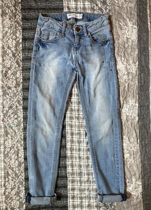 Джинсы с потайной резинкой