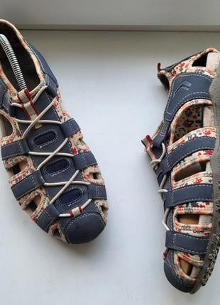 Жіночі туристичні босоніжки 

geox