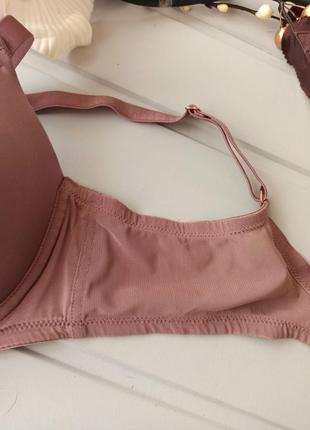 Гладкий базовый бюстгальтер 85е