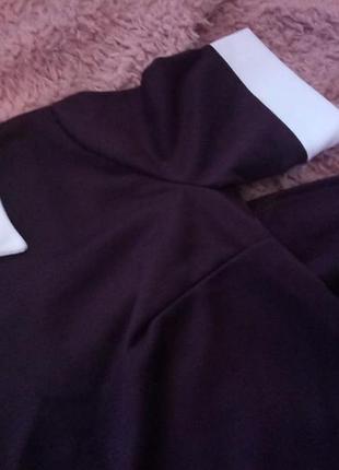 Платье с белым воротником и манжетами