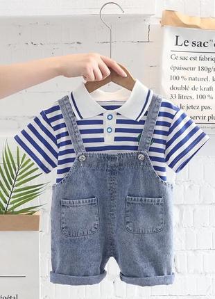 Гарний сильний костюм