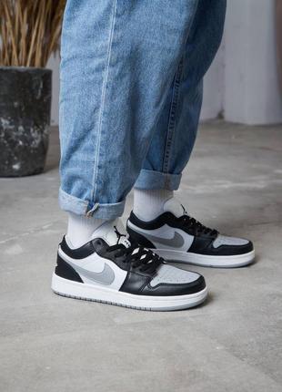 Мужские кроссовки nike air jordan 1 low grey white black мужественный найк джордан 1 красавное беженое кожуша ряд кроссовки air jordan retro 12 фото