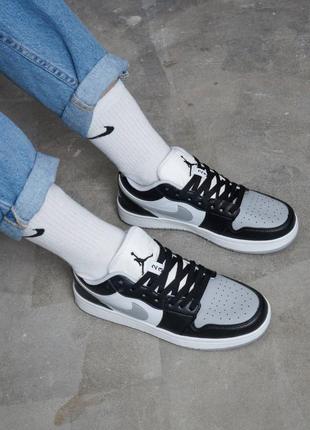 Мужские кроссовки nike air jordan 1 low grey white black мужественный найк джордан 1 красавное беженое кожуша ряд кроссовки air jordan retro 16 фото