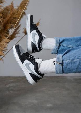 Мужские кроссовки nike air jordan 1 low grey white black мужественный найк джордан 1 красавное беженое кожуша ряд кроссовки air jordan retro 17 фото