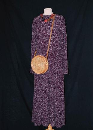 Плаття довга в підлогу з відрізною широкою спідницею, яка має довгий рукав.2 фото