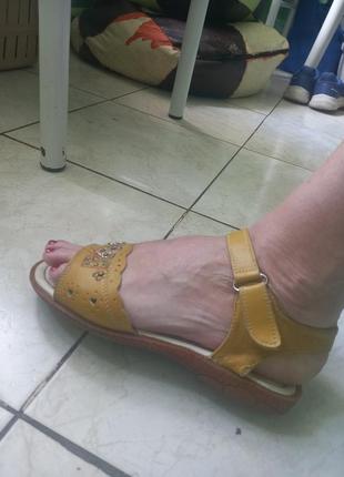 Босоножки детские розмер 36