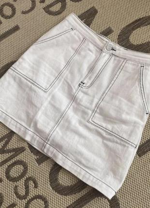 Белая джинсовая юбочка с контрастной строчкой2 фото