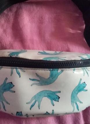 Сумка бананка с котами детская.