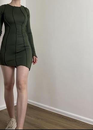 Платье со швами