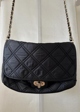 Стеганая плащевая сумочка на цепочке