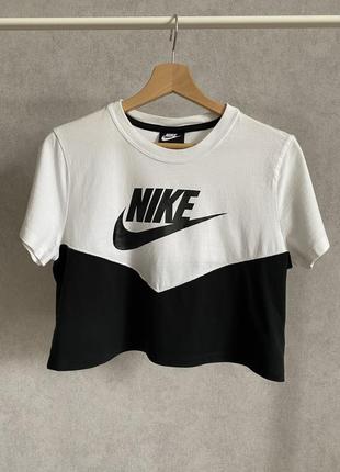 Nike укорочена футболка