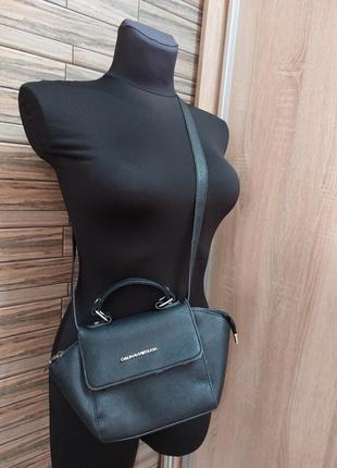 Сумочка трапеція на довгому ремінці,легка та вмістка 28*15*7  см