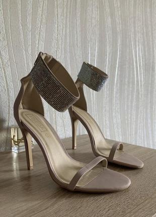 Босоніжки розмір 40