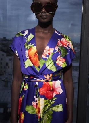 Zara  платье с атласным эффектом и цветочным принтом1 фото