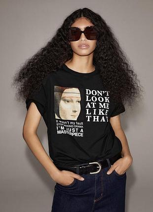 Новая с наборкой футболка оверсайз с крутым принтом