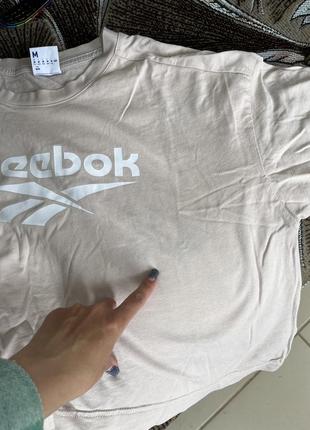 Футболка reebok женская бежевая футболка укороченная спортивная футболка7 фото